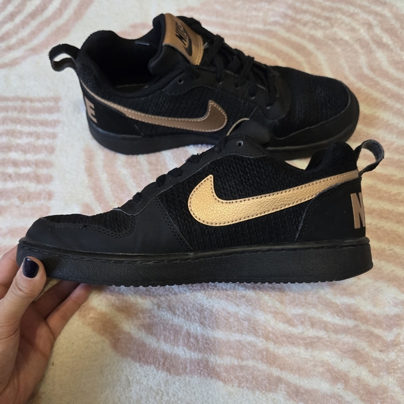 Nike Women's Court Borough Low Sneaker | 7.5 - Picture 4 of 14